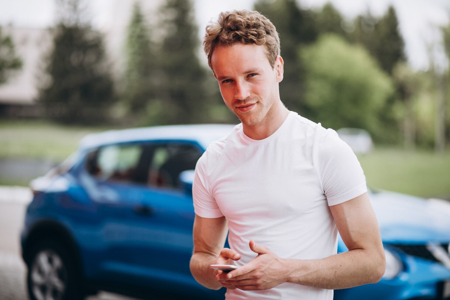 handsome-man-tourist-buying-car_1303-14530-min