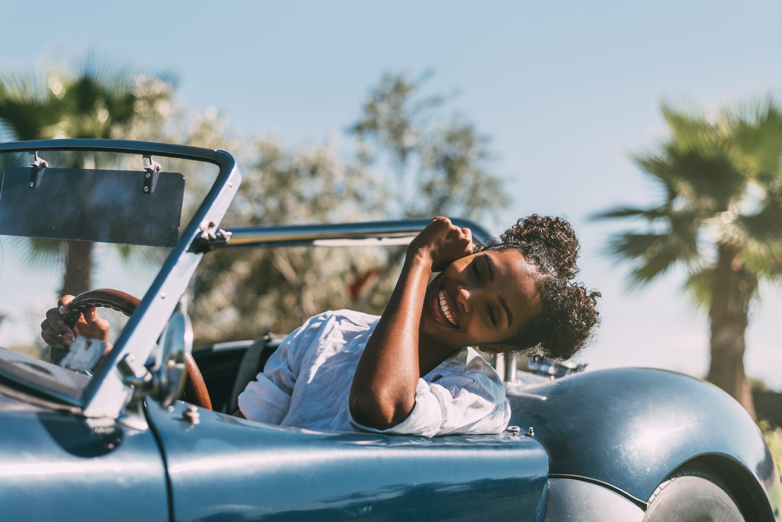 california freelancer drives while MileageWIse calculates her mileage reimbursements