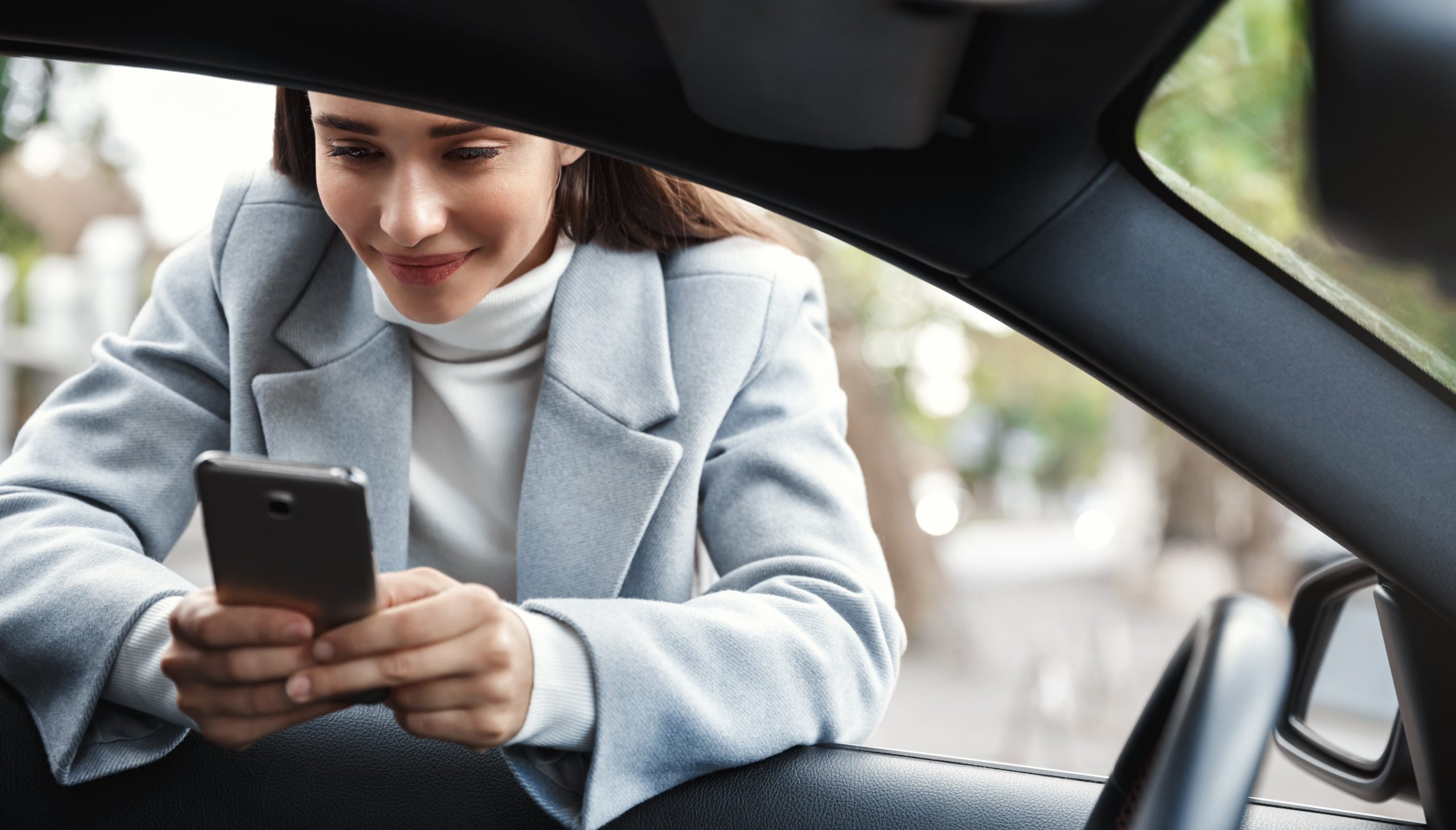 Skipcart driver discovers MileageWise while entering her car